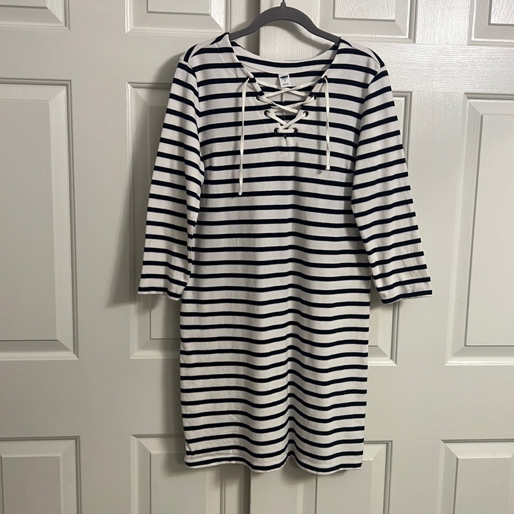 D4- Old Navy Blue White Striped Pullover V-Neck Lace Up Dress Size Medium